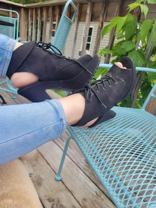 sexy heels and toes 😍
