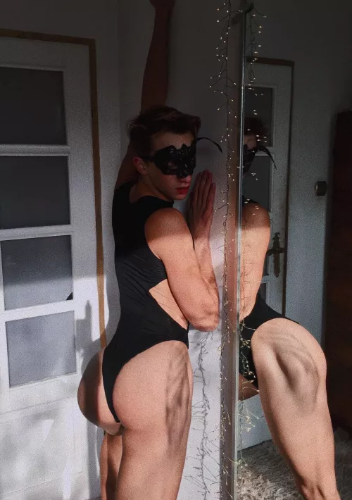 Take a lick on that sweet ass and you’ll never forget my taste 🖤