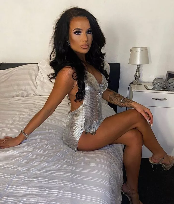 Tanned hottie Carmen