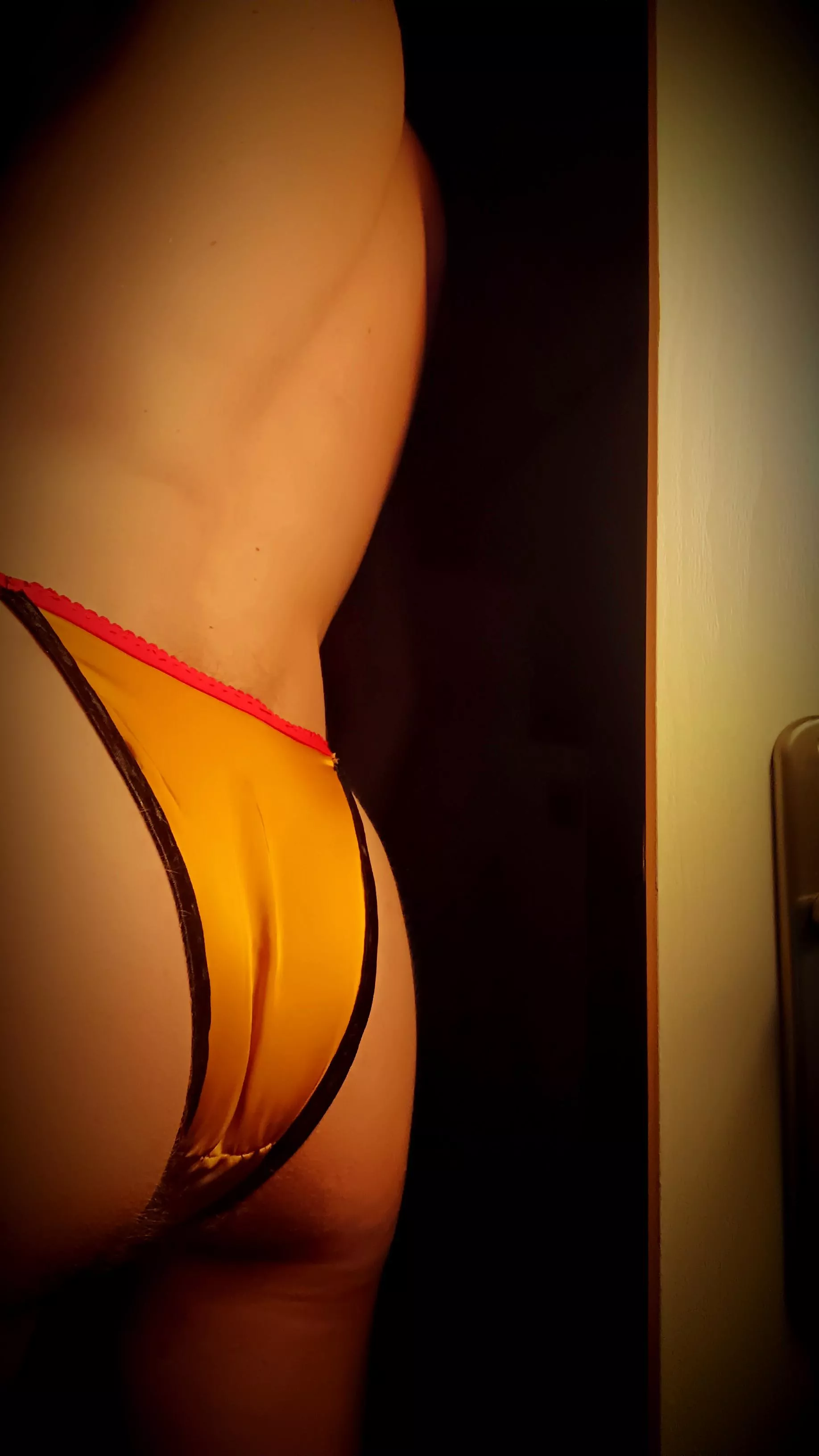 Tell me if you like my satin gold panties😈🔥