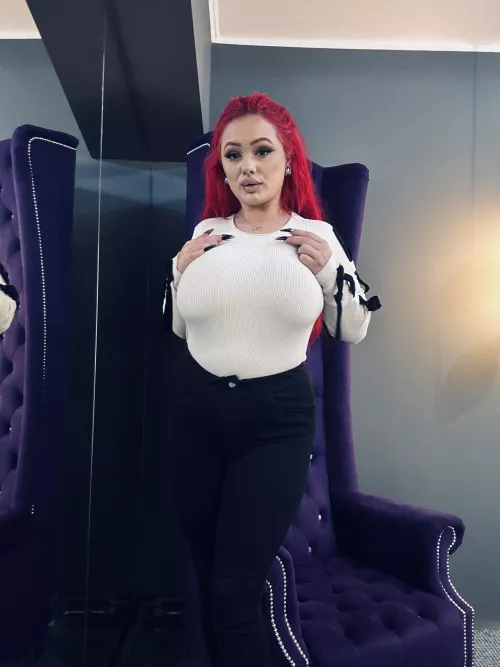 Tight shirts on tits always make the day better