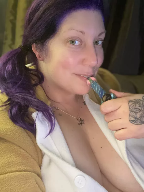 Wanna have a smoke and smash sesh?