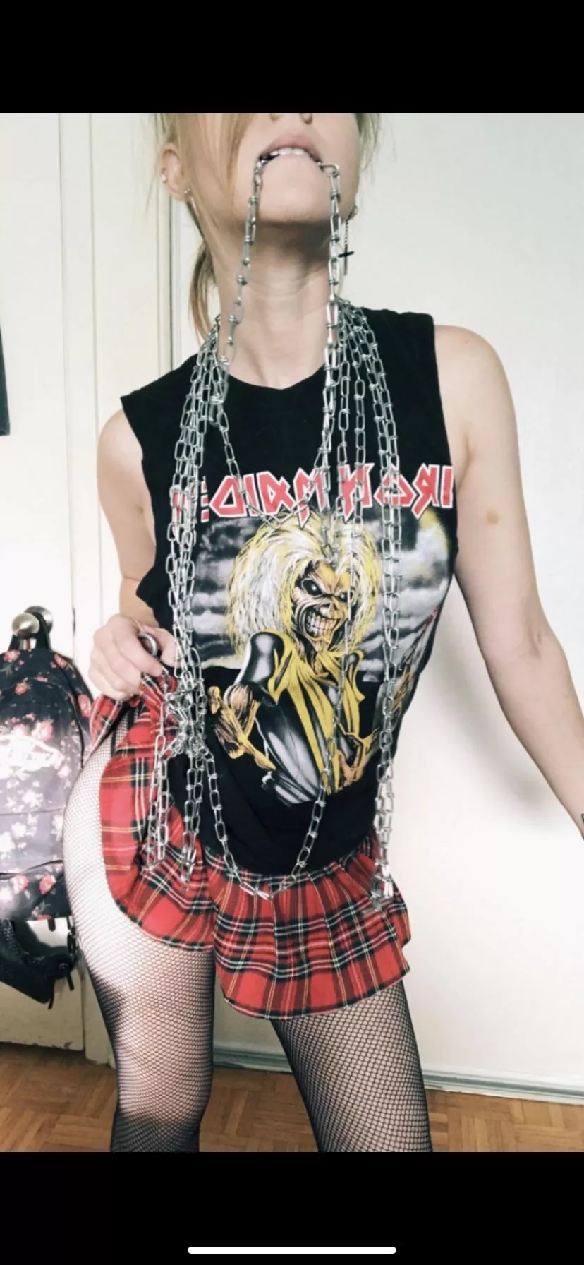 Want to see what’s under my skirt? ;)