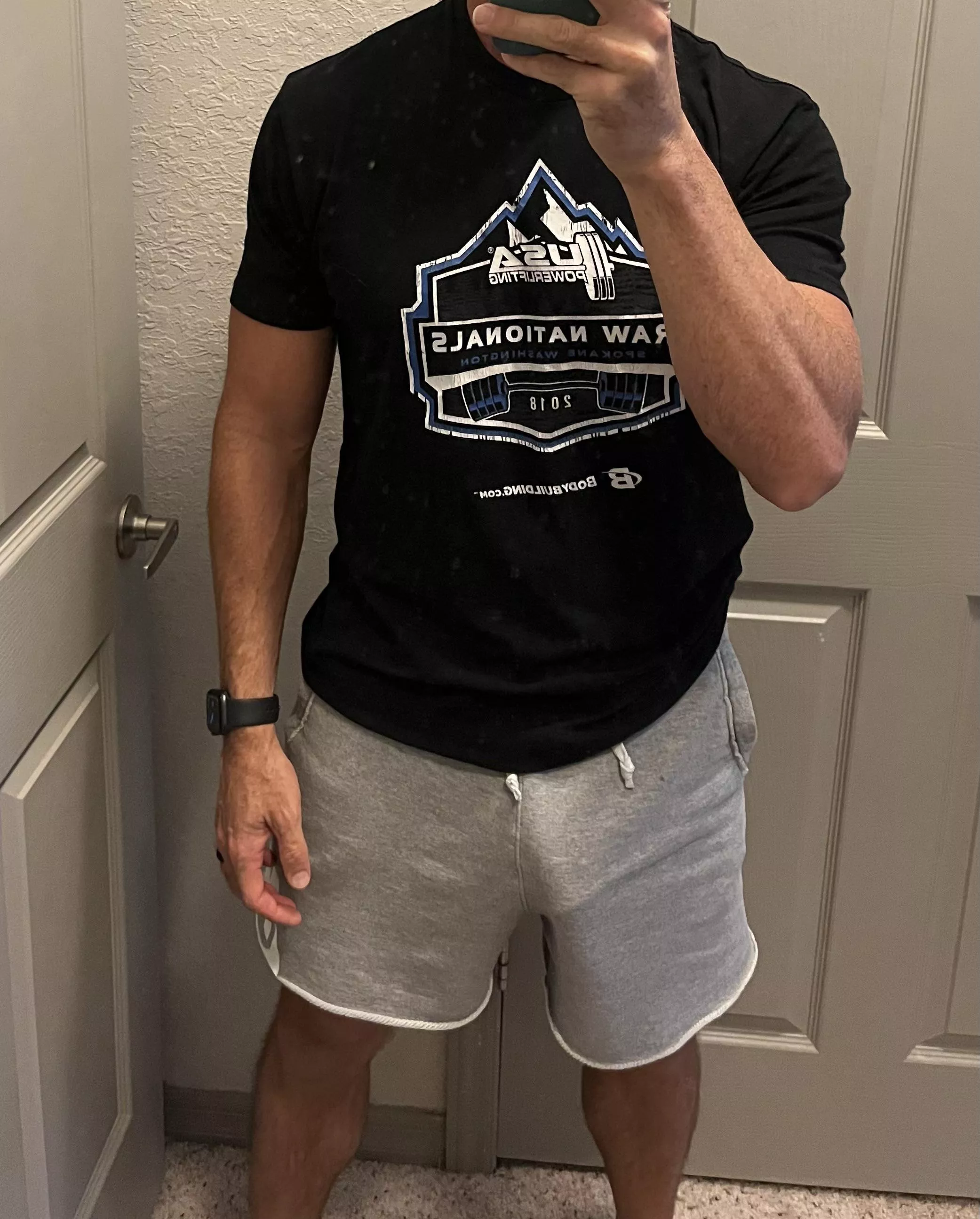 Went to the (m)ailbox like this, next it’s off to the gym. Think any ladies will notice?