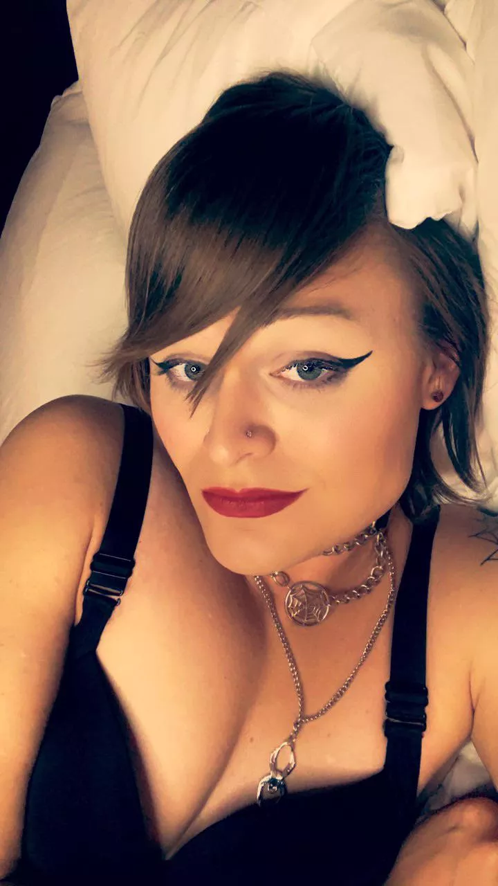 What better way to start off the week than with a little adventure? 💋