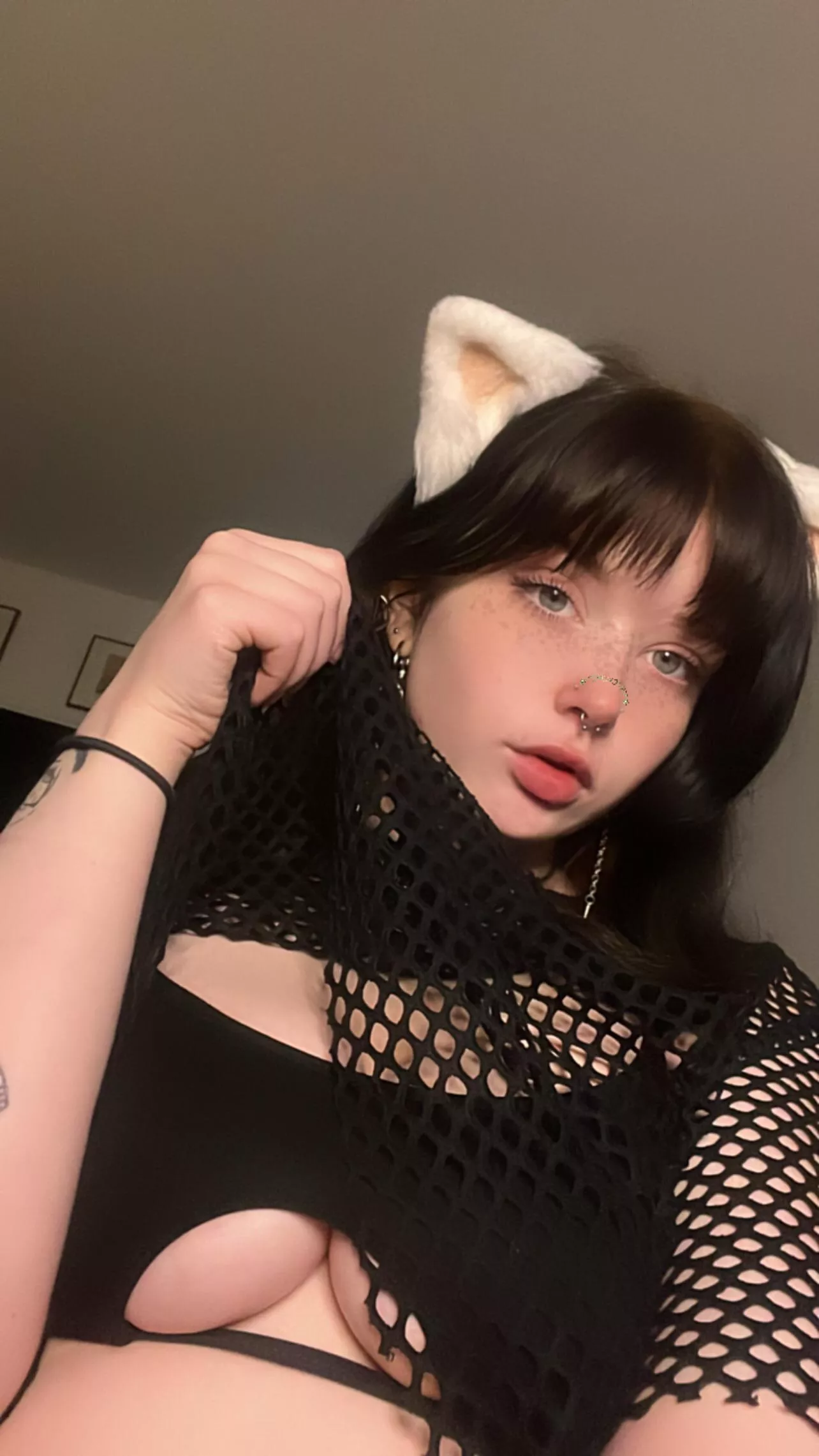 What would you do if you found me in your room 👉👈