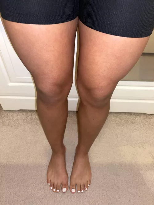 White nails makes me look tanned even when its about to snow haha