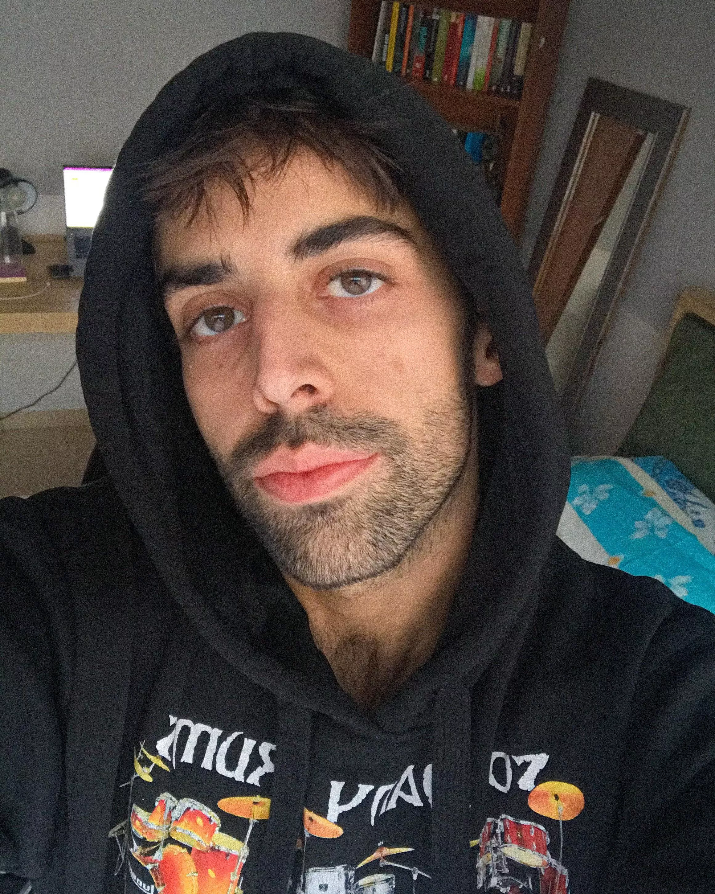 who loves hoodies? 🎩