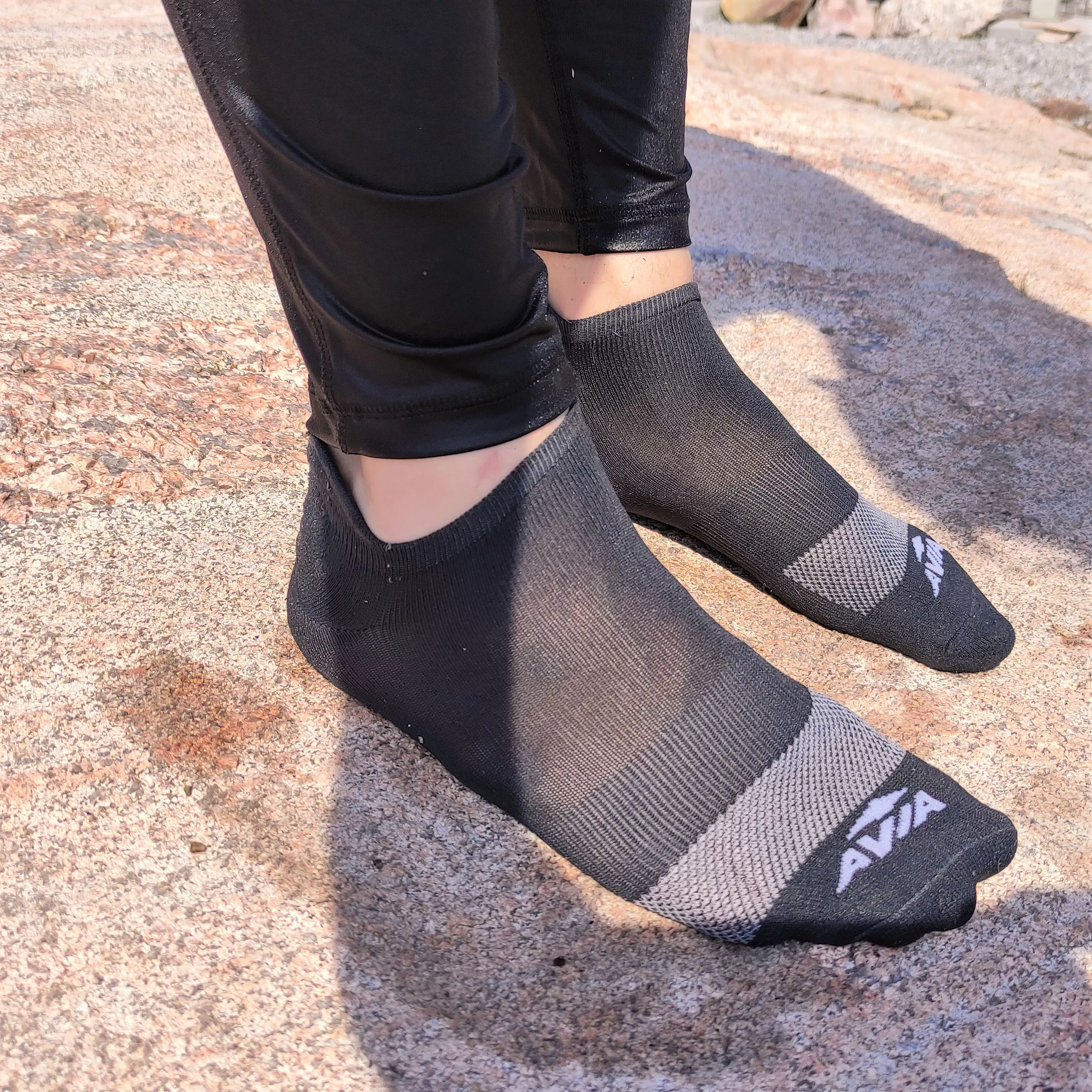 Who needs shoes anyway, just a bit dirty from the soles :3