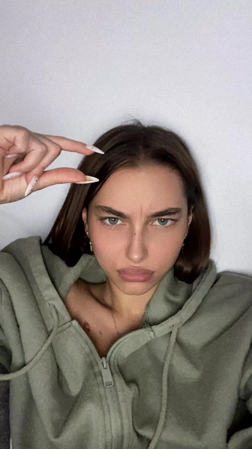 You’re just a TINY SHRIMPY for me🤏🏽 Check comm for dick raiting😈