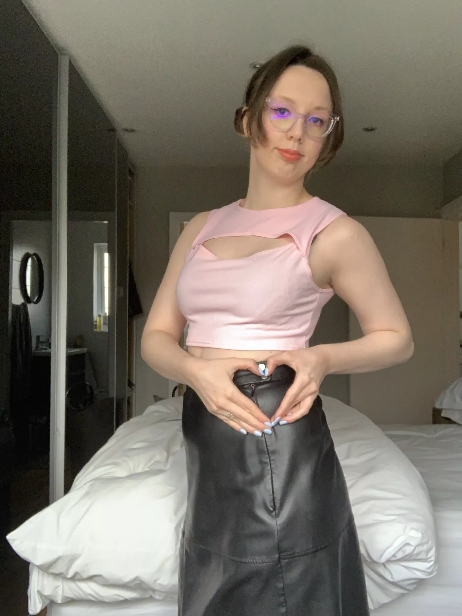 1 upvt = 3 pics in your dm 1 comment=surprise 🥰