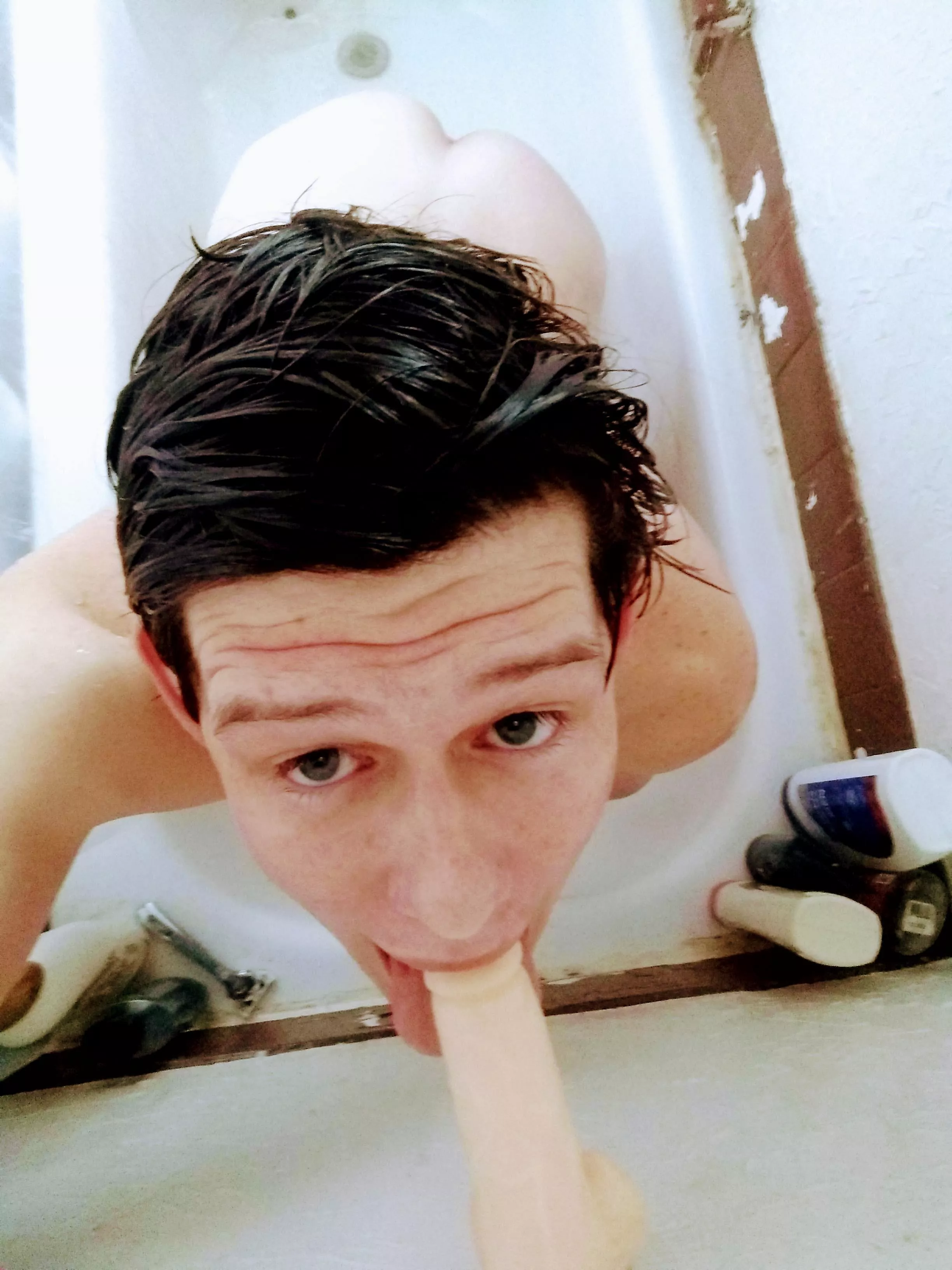 [24] If you like kinky sluts that beg you should DM me