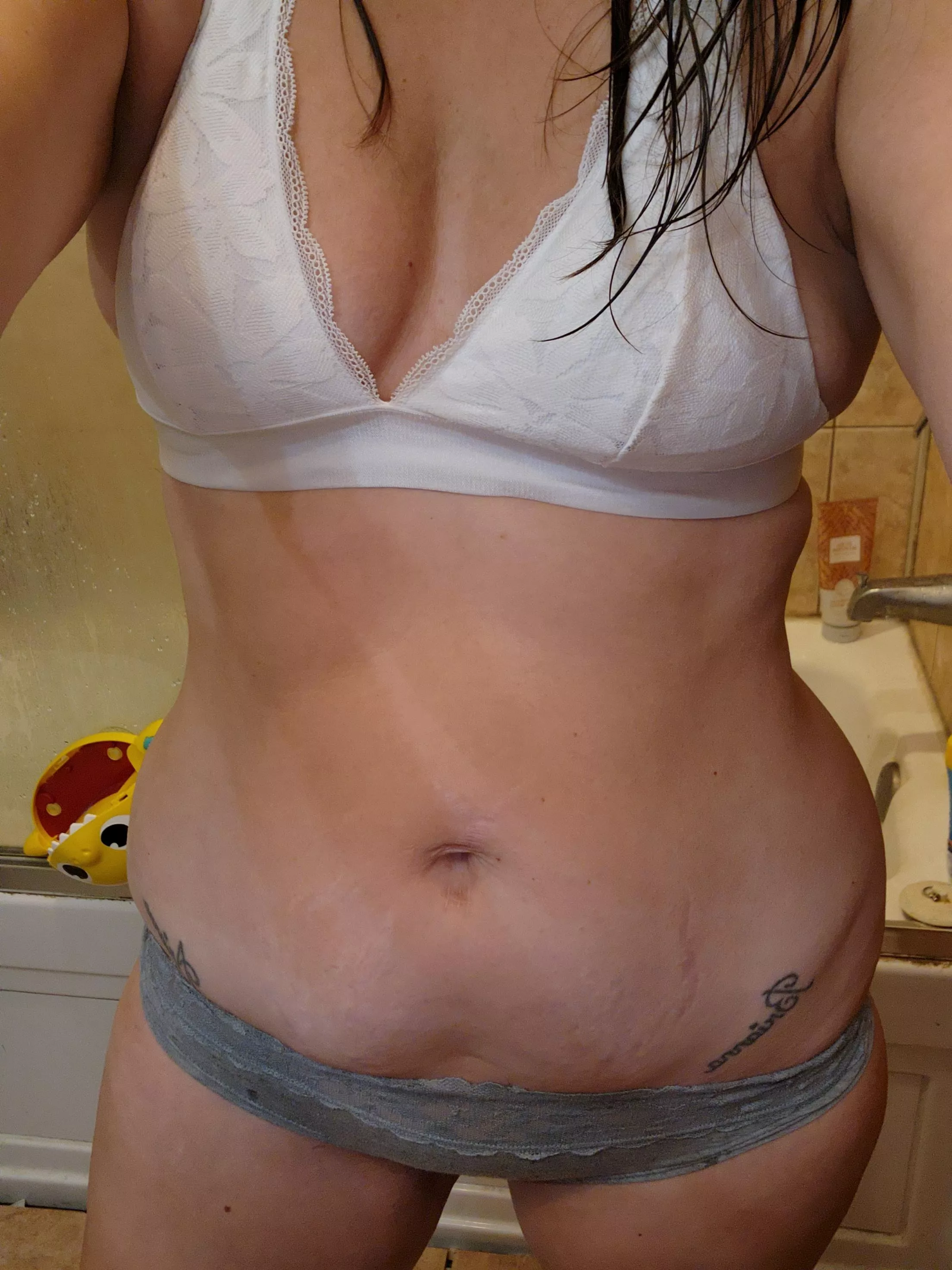 36 MILF trade chat no face dm here. Hung+++