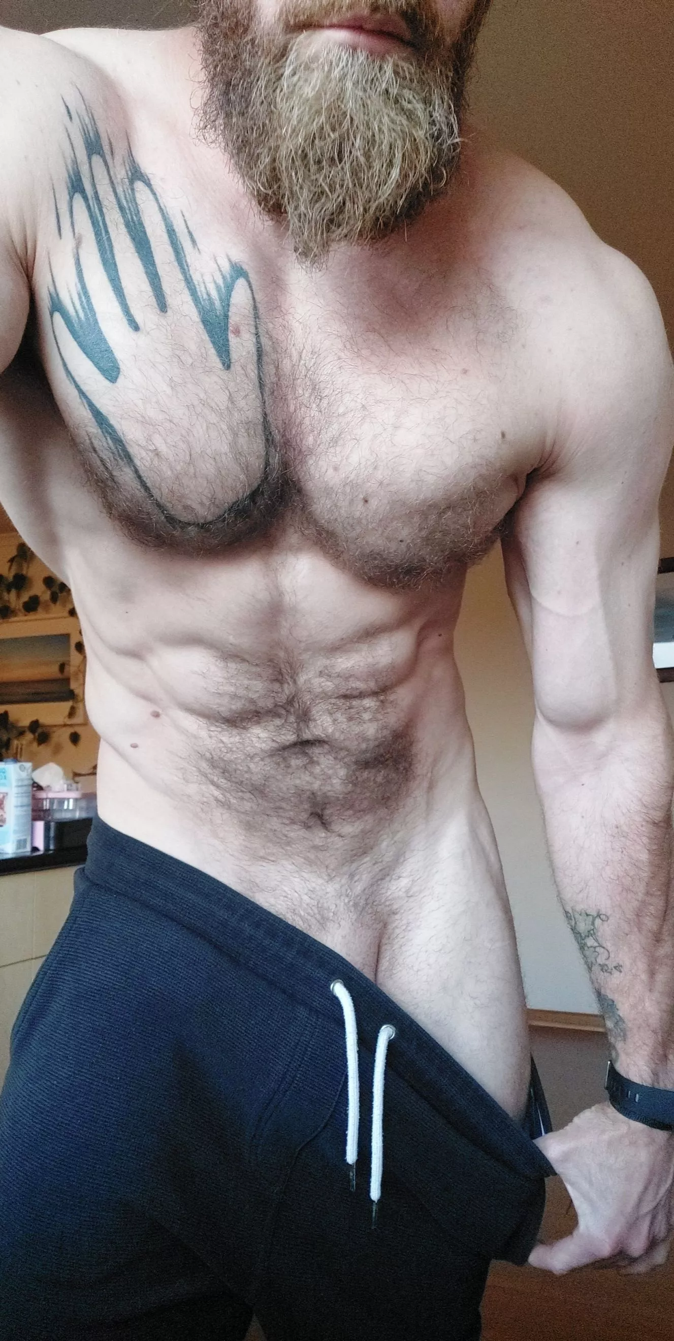 [36 str8] Don't mind me, I'm just over here trying to get a 2:1 shoulder to hip ratio.