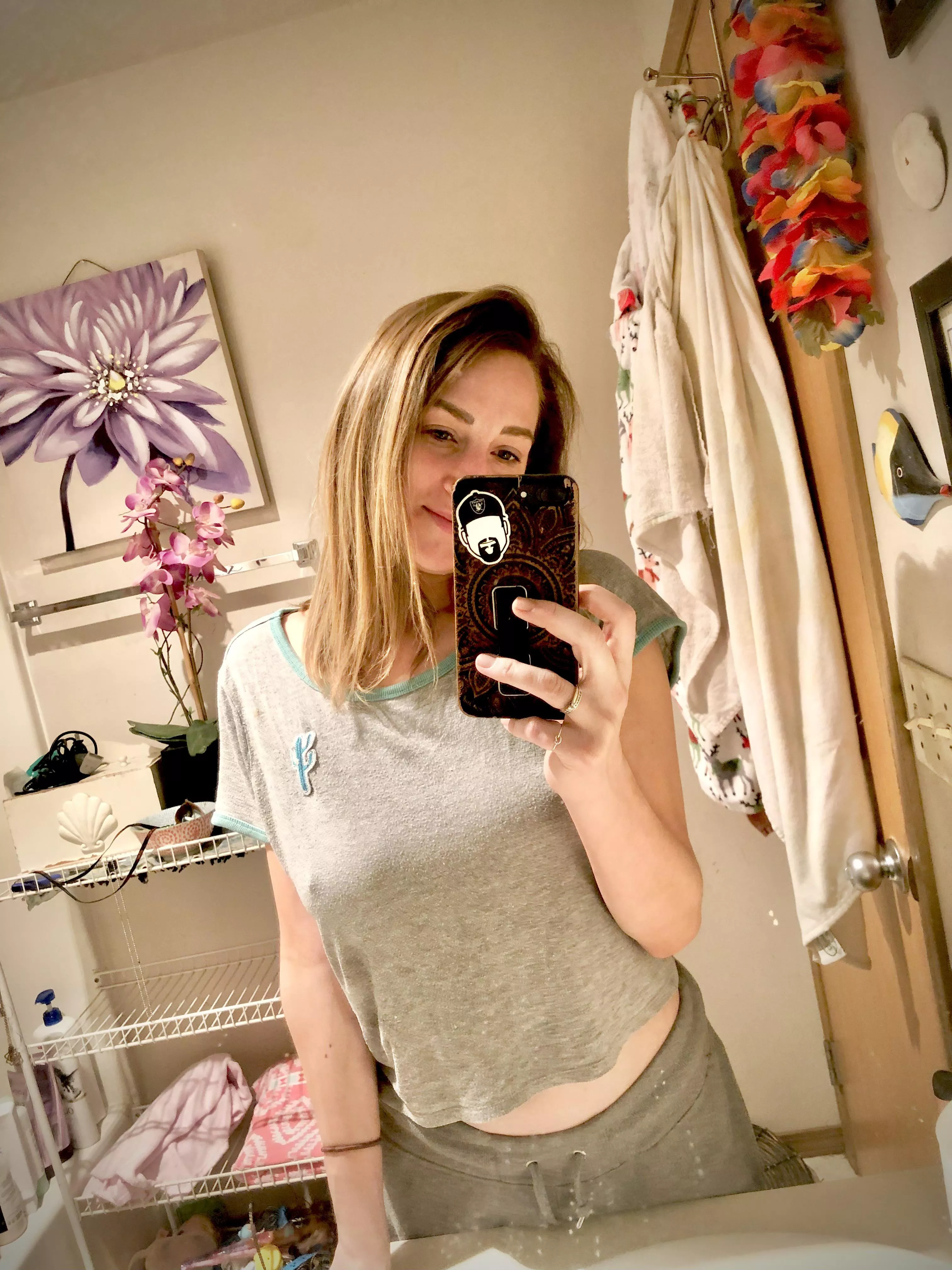 37 fm with two kids. Hubby likes to let me trade my pics to see your wives and read what you say to me.