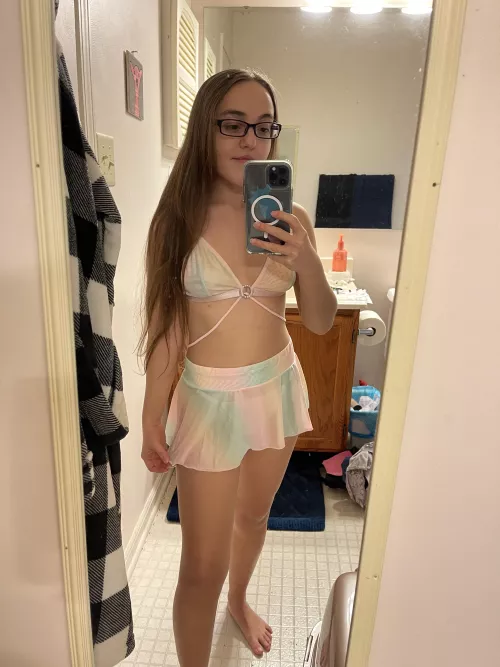 4’8 petite am I your type? 💓