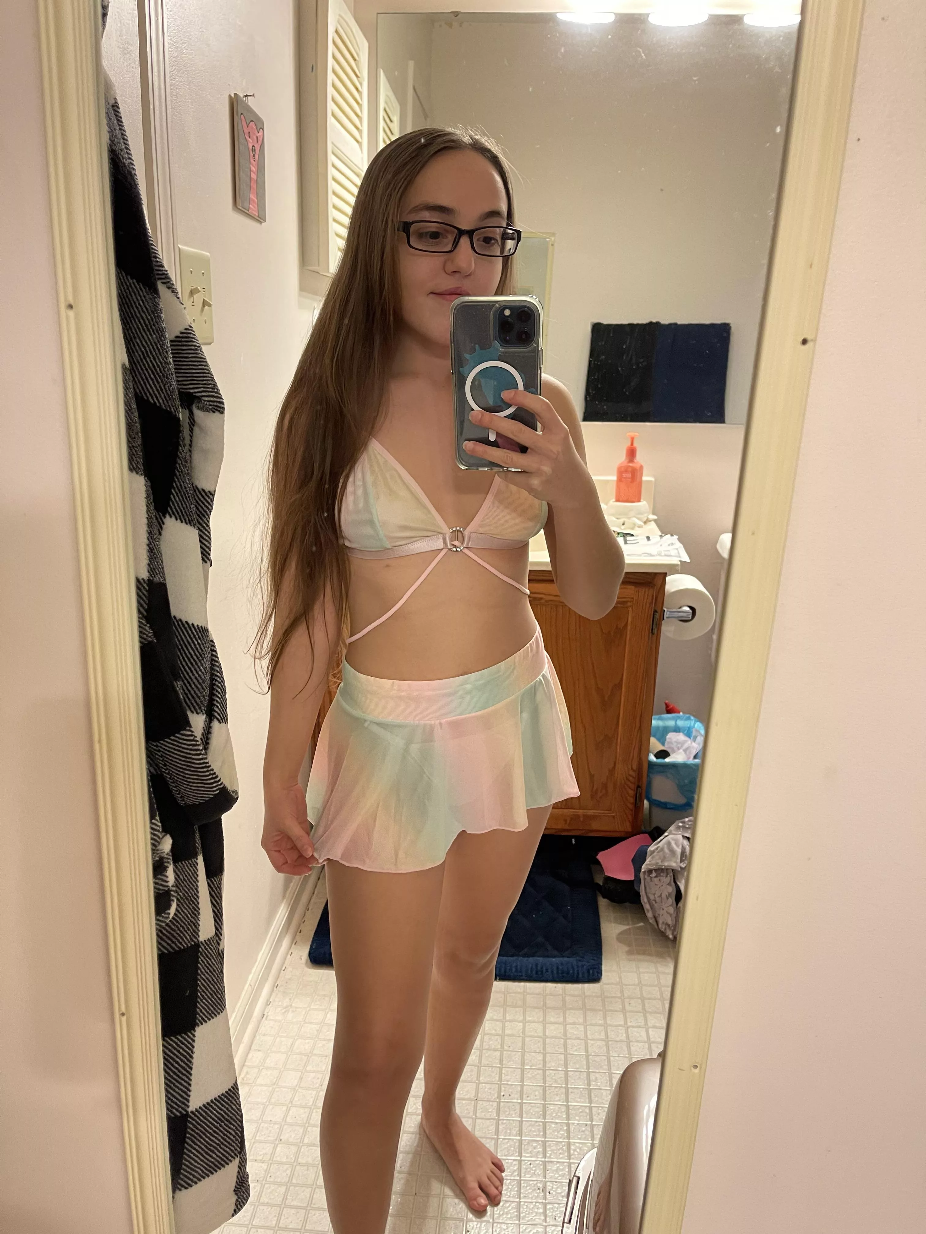 4’8 petite am I your type? 💓