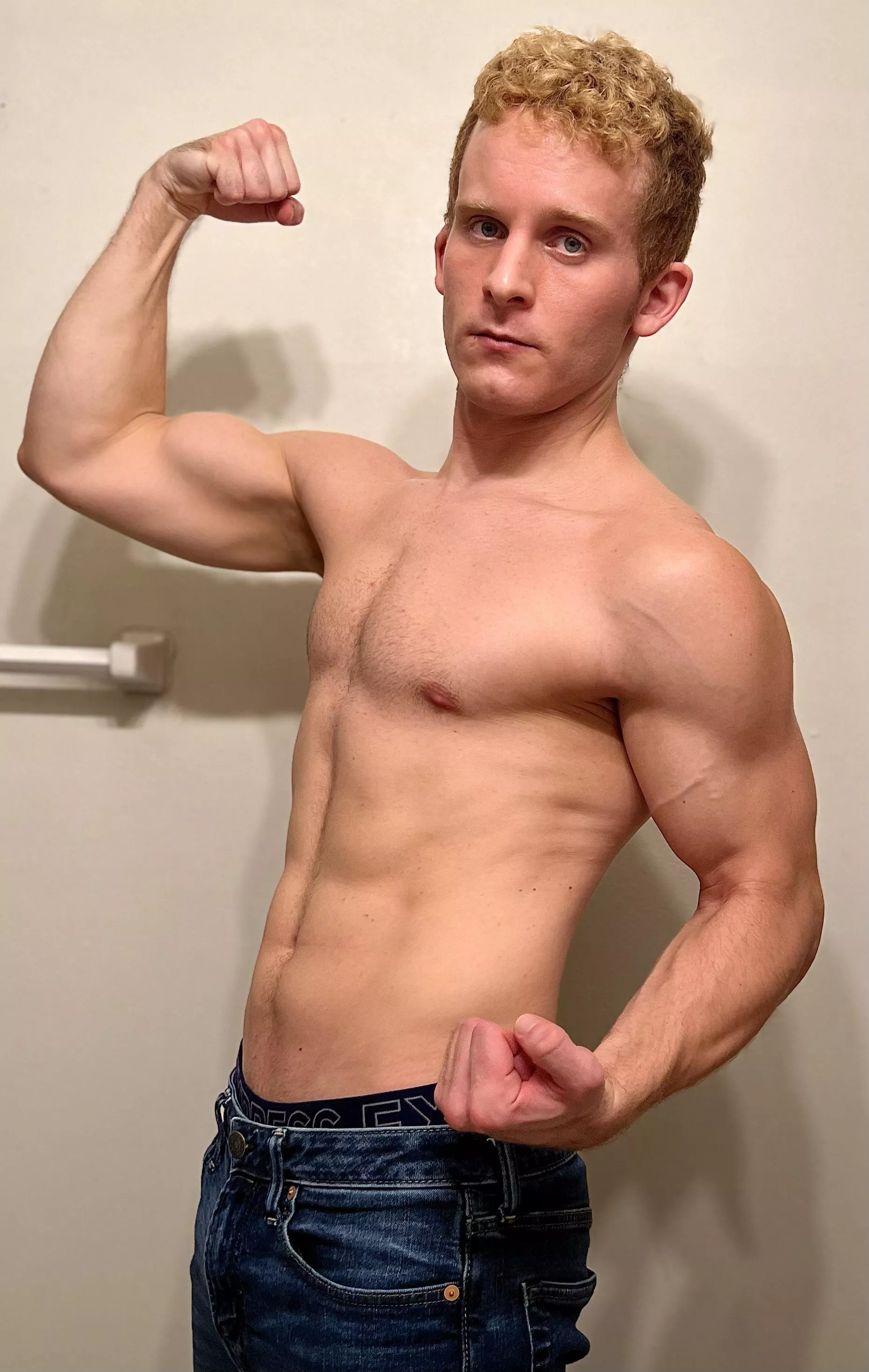 A new challenger arrives! Let’s play smash bros today