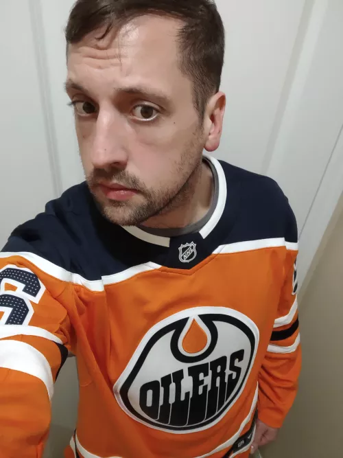 Any gay hockey fans here? And if so, who is your team? Mine... should be pretty obvious: