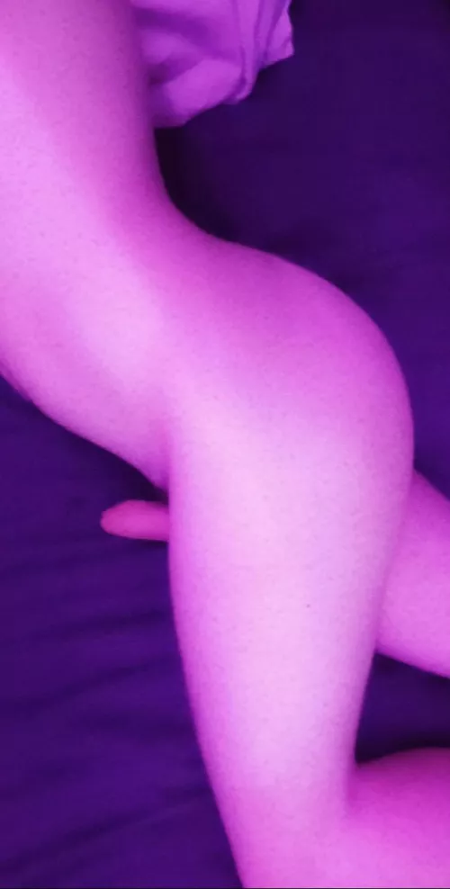 Any guys want a smooth horny femboy fuck toy