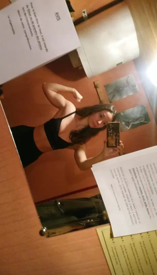 Arm day, you think you can win an arm wrestling ? (F26)