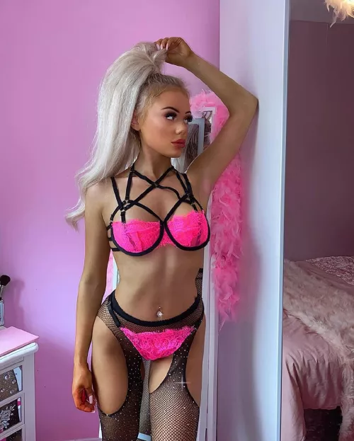 Barbie doll ready to be fucked😈