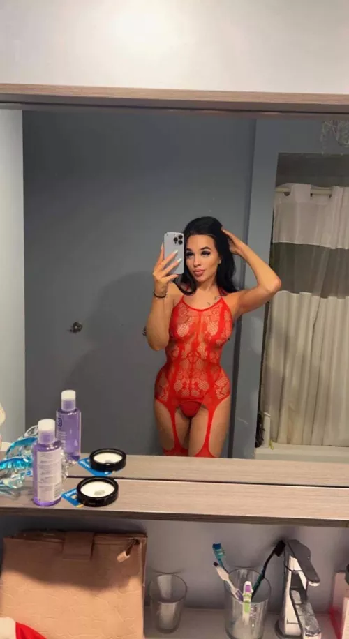 Been trying to workout to fit in this new Christmas outfit! What do you think? 😉