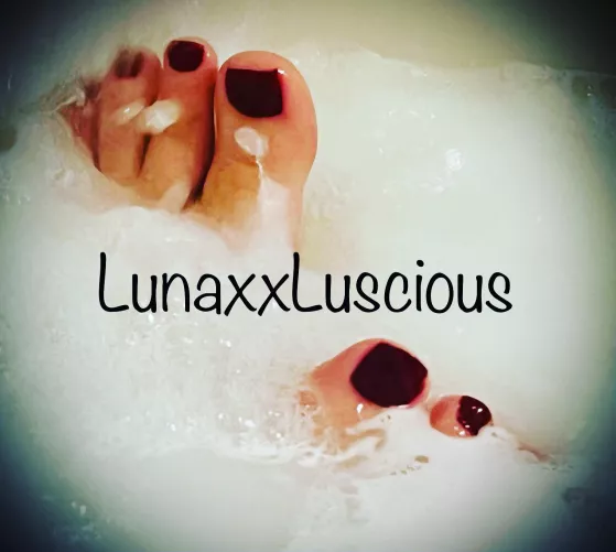 Changing the lighting and letting the water splash just right to get something visually pleasing ♥️