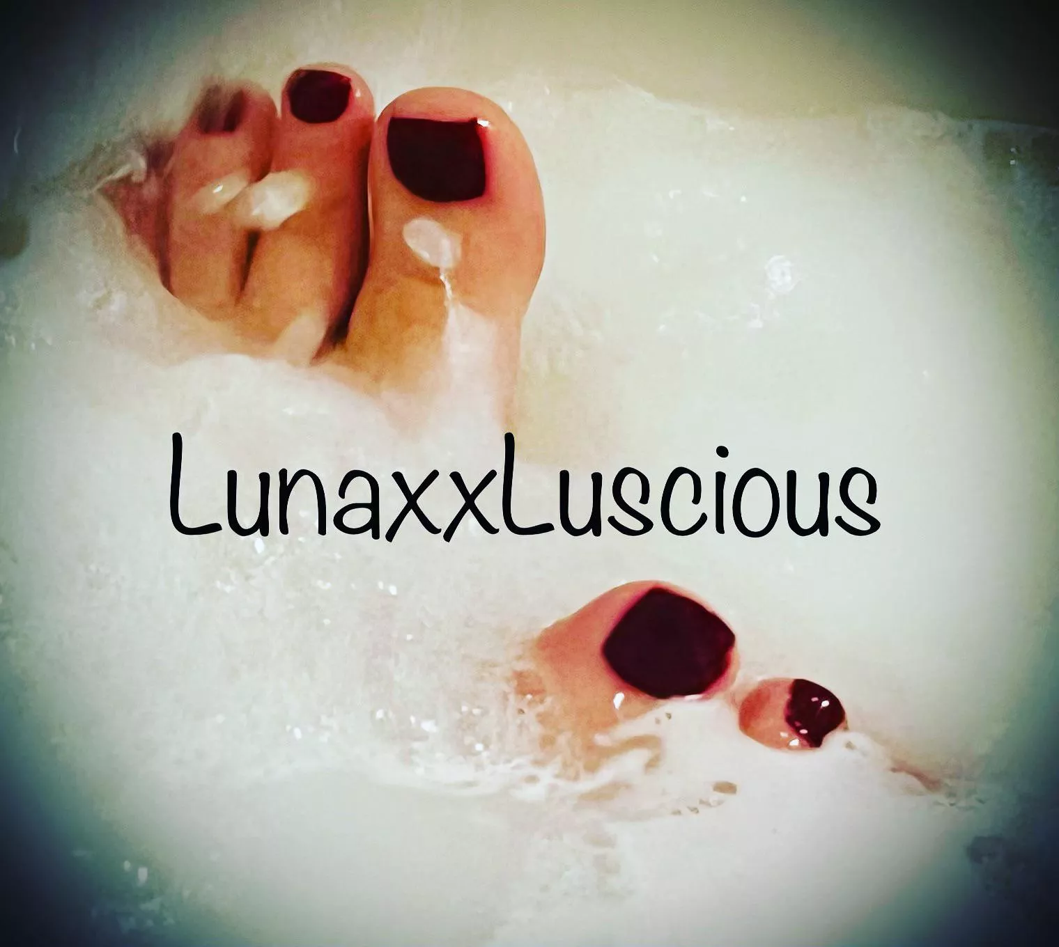 Changing the lighting and letting the water splash just right to get something visually pleasing ♥️