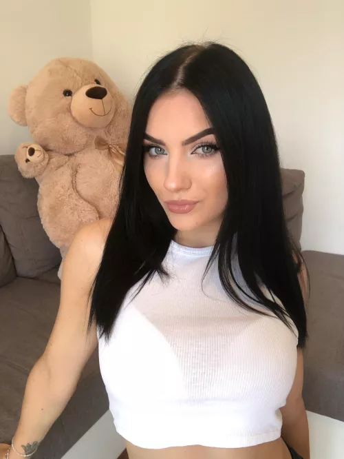 Do you think my eyes are pretty? (F23)