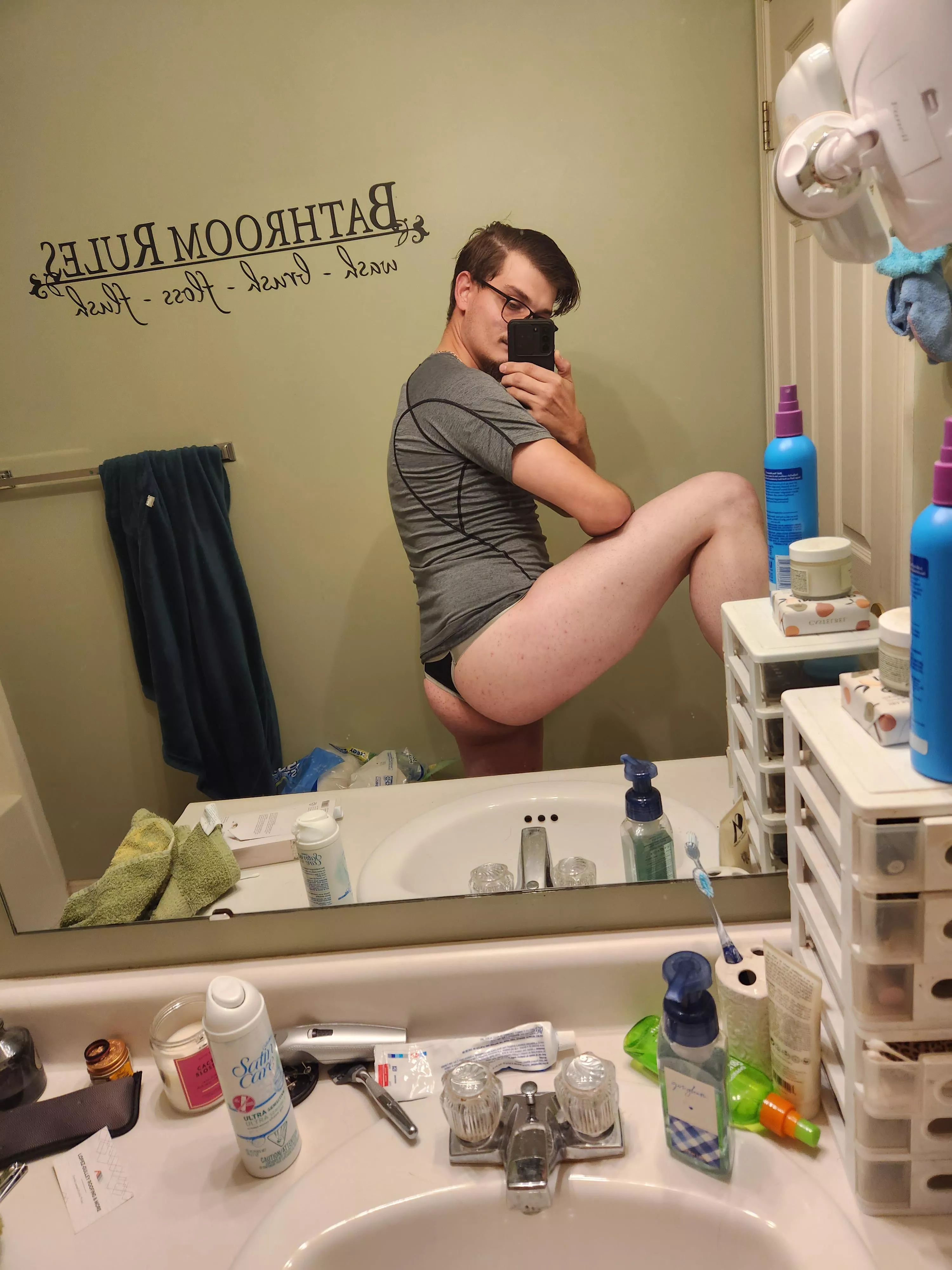 Don't mind me, just a nerdy boy with an obsession with thongs 😋😋🍑