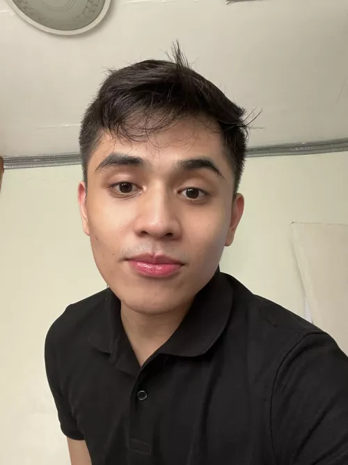 don’t mind the messy hair tho 🫣