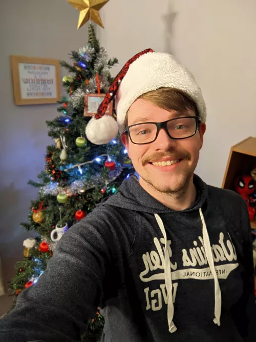 Finally got the Christmas tree up 🎄