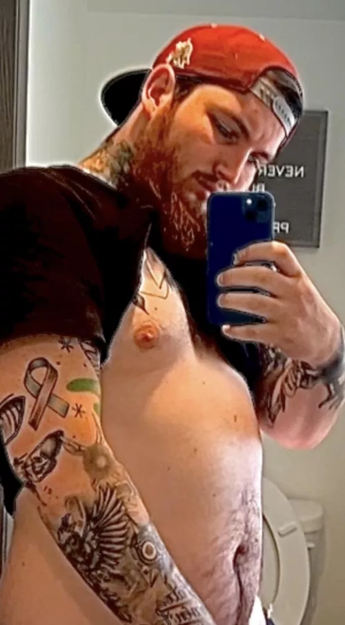 Ginger men, were and always will be the hottest. Anyone bi or gay? Hmu.