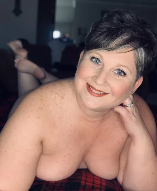 Green eyes and freckles…Just your type!