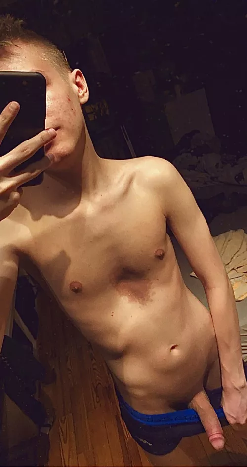 hello my horny twinks 🥰