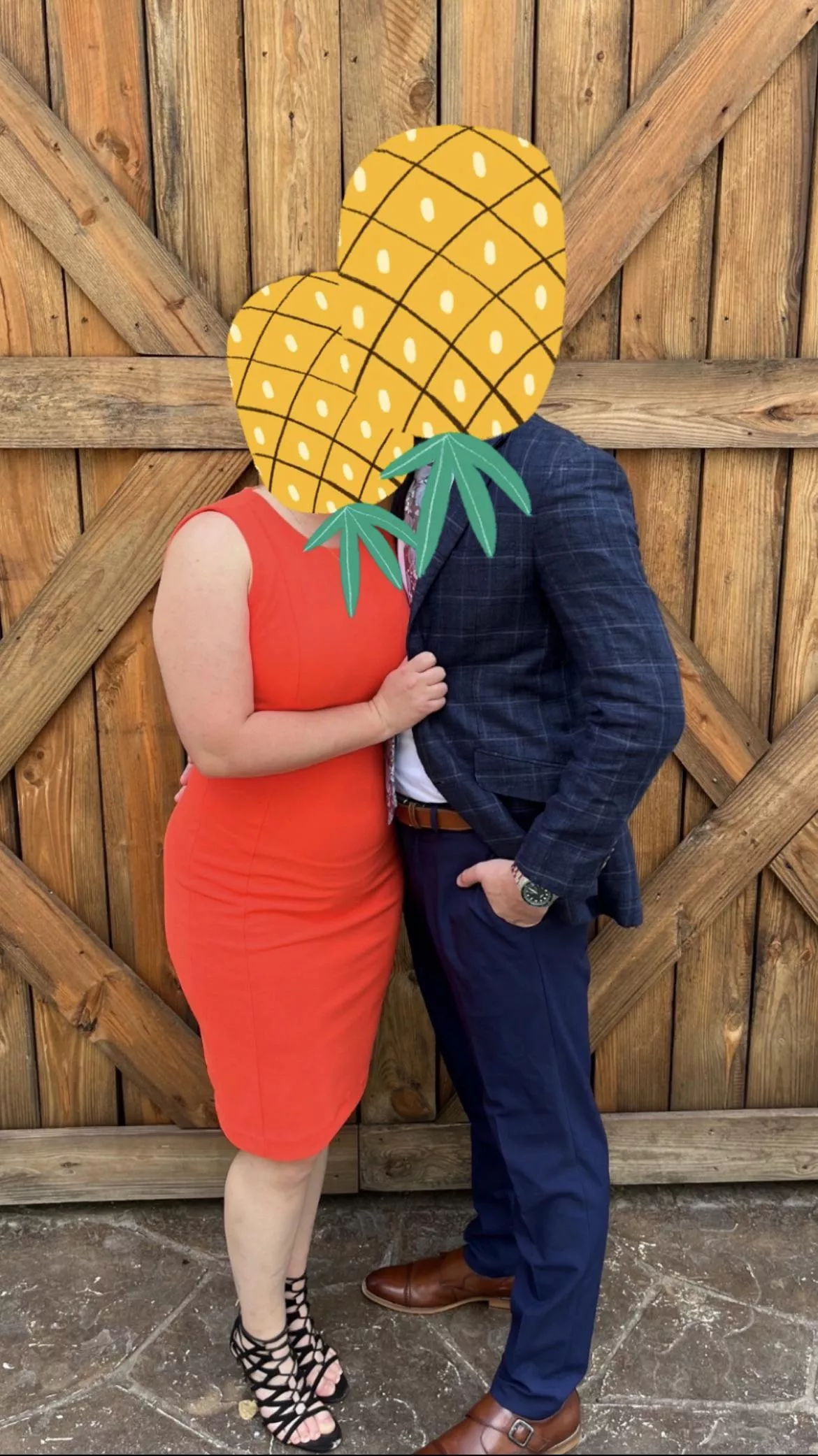 Hi friends! Mid-20’s couple here. New to Reddit but not to the lifestyle. Would love to meet likeminded friends!!💛