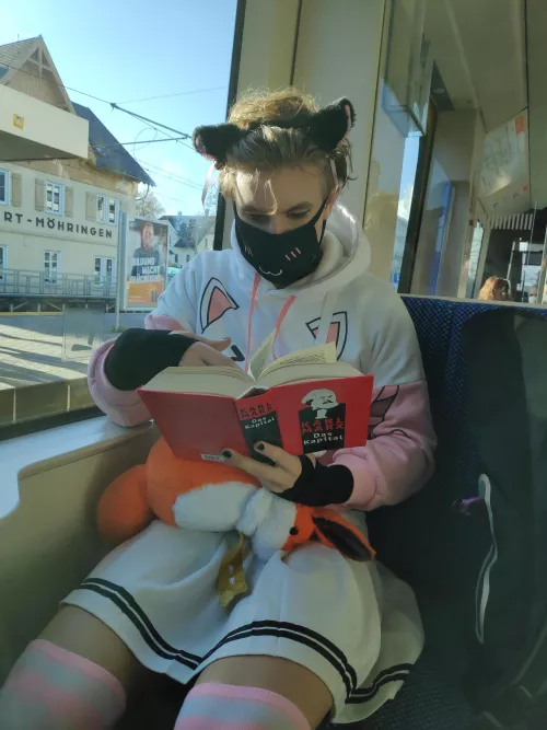 Hi, I like some good book while I travel UwU