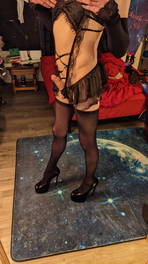 I want to be locked in a room full of horny guys!