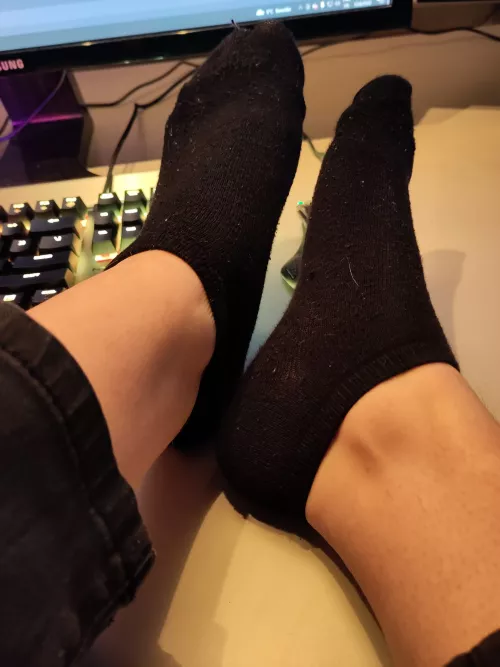 I wear the Same as yesterday 😈, u better be rdy to lick them Clean!