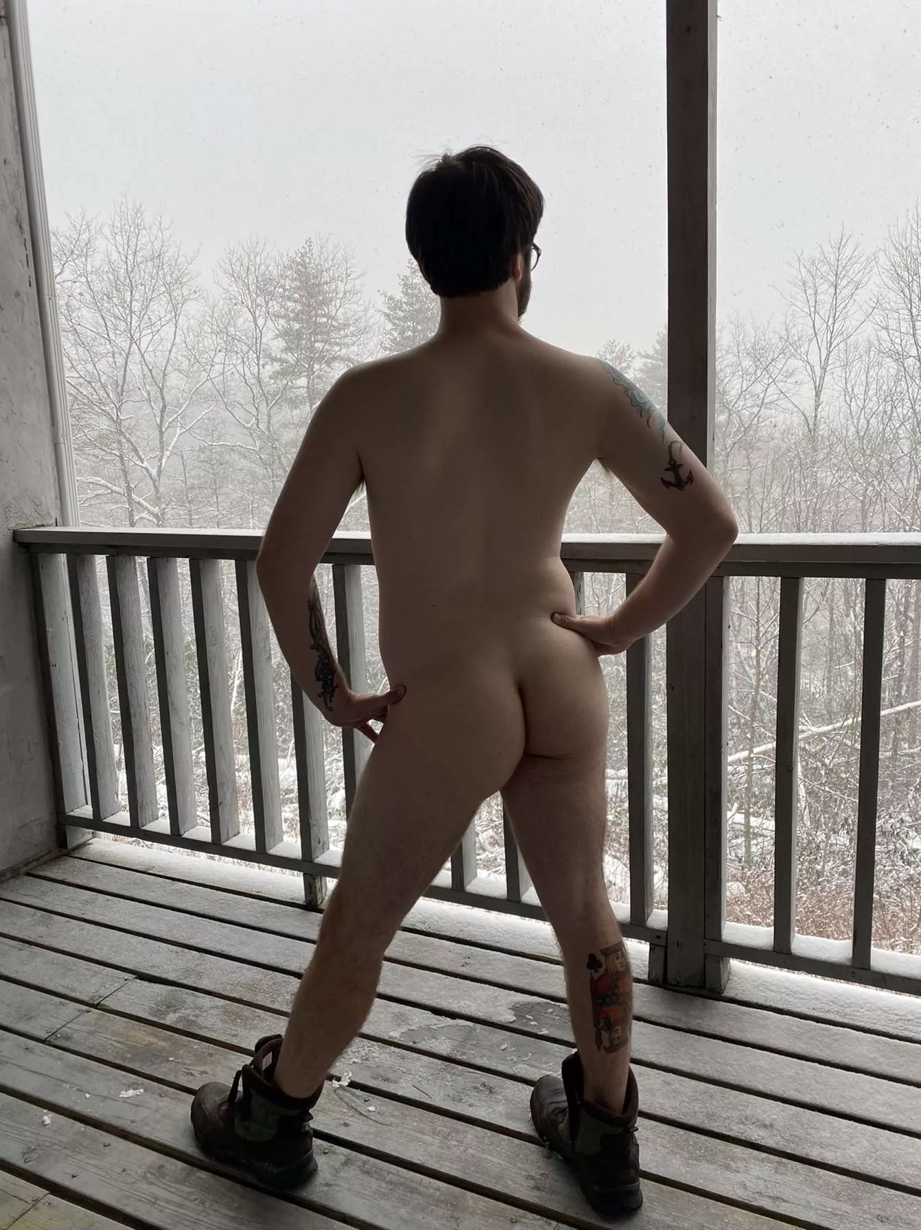 I'd love to be bent over that railing