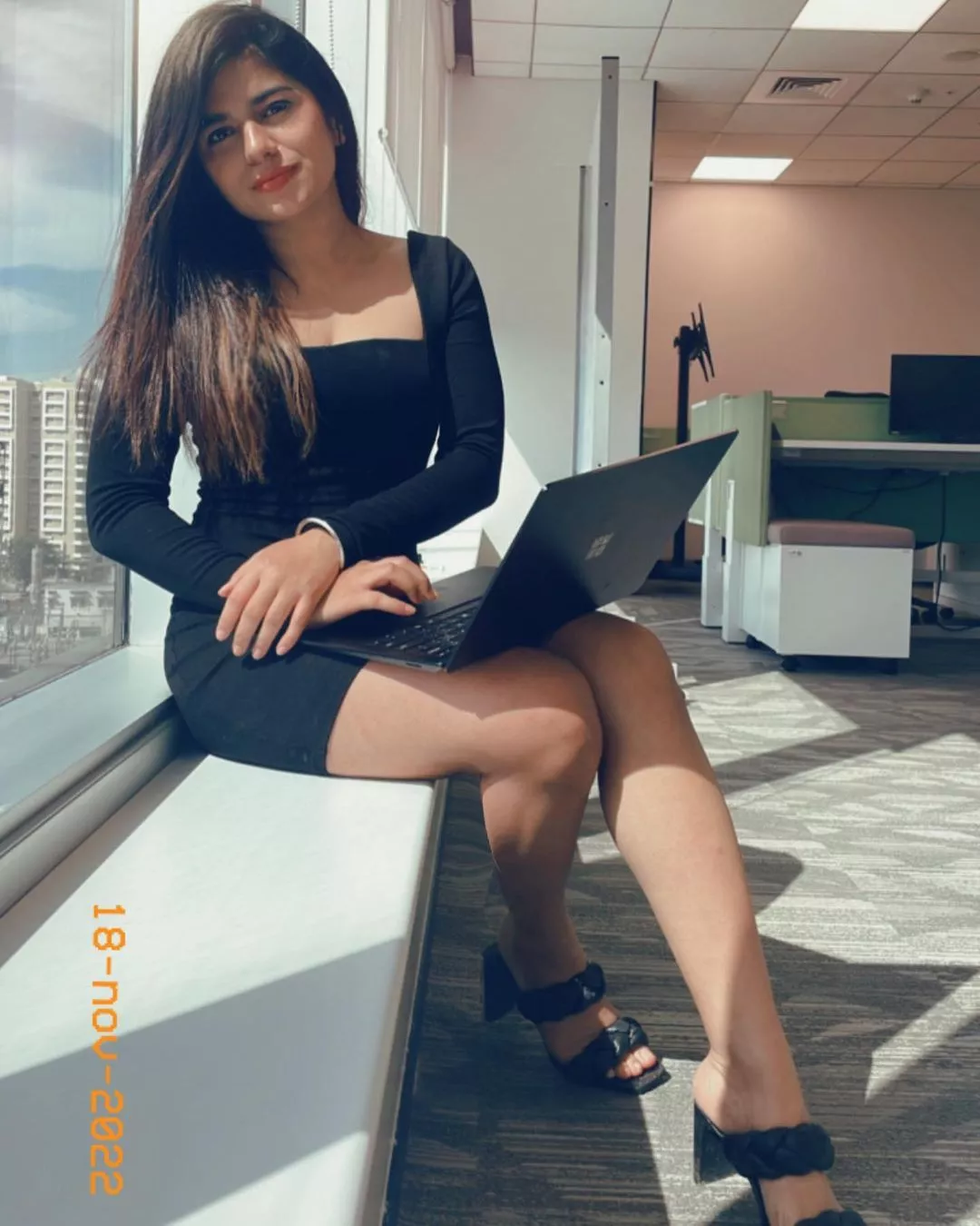 [IG] my colleague and her beautiful legs