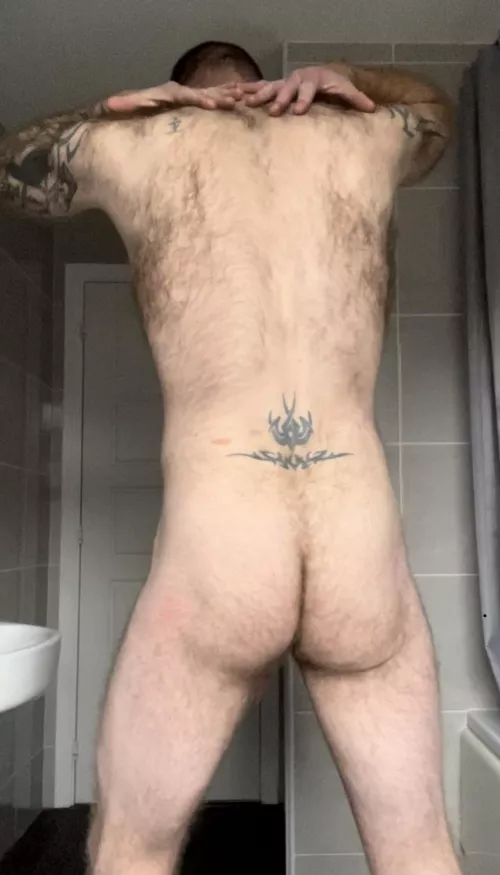 It’s not quite hump day but here is s my butt anyway 🍑