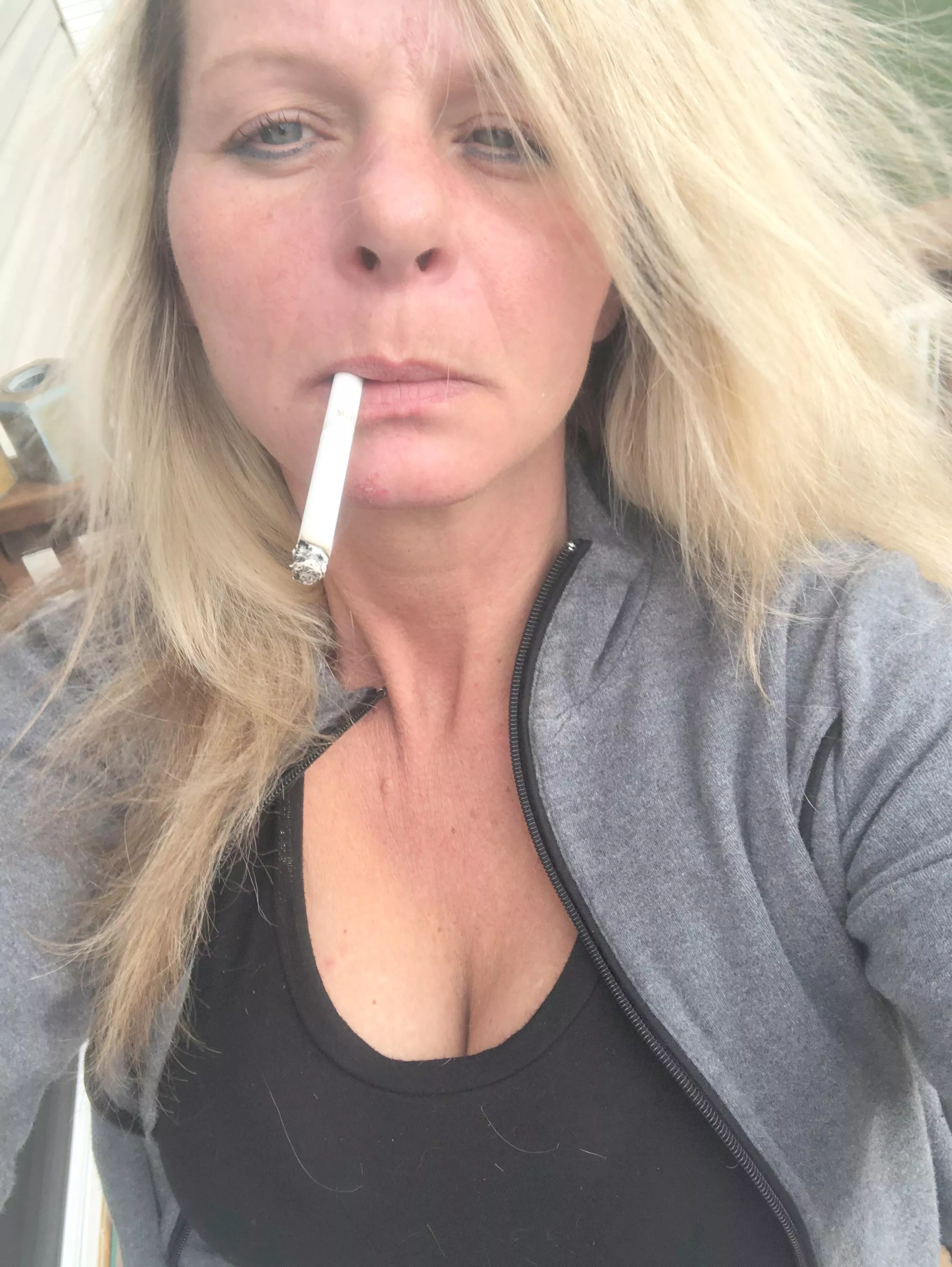 Just a sexy dangle for you 💋