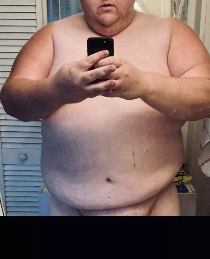 Just felt strong and sexy after working and sweating in the cold all day. Shower buddy? Happy Monday!🤪