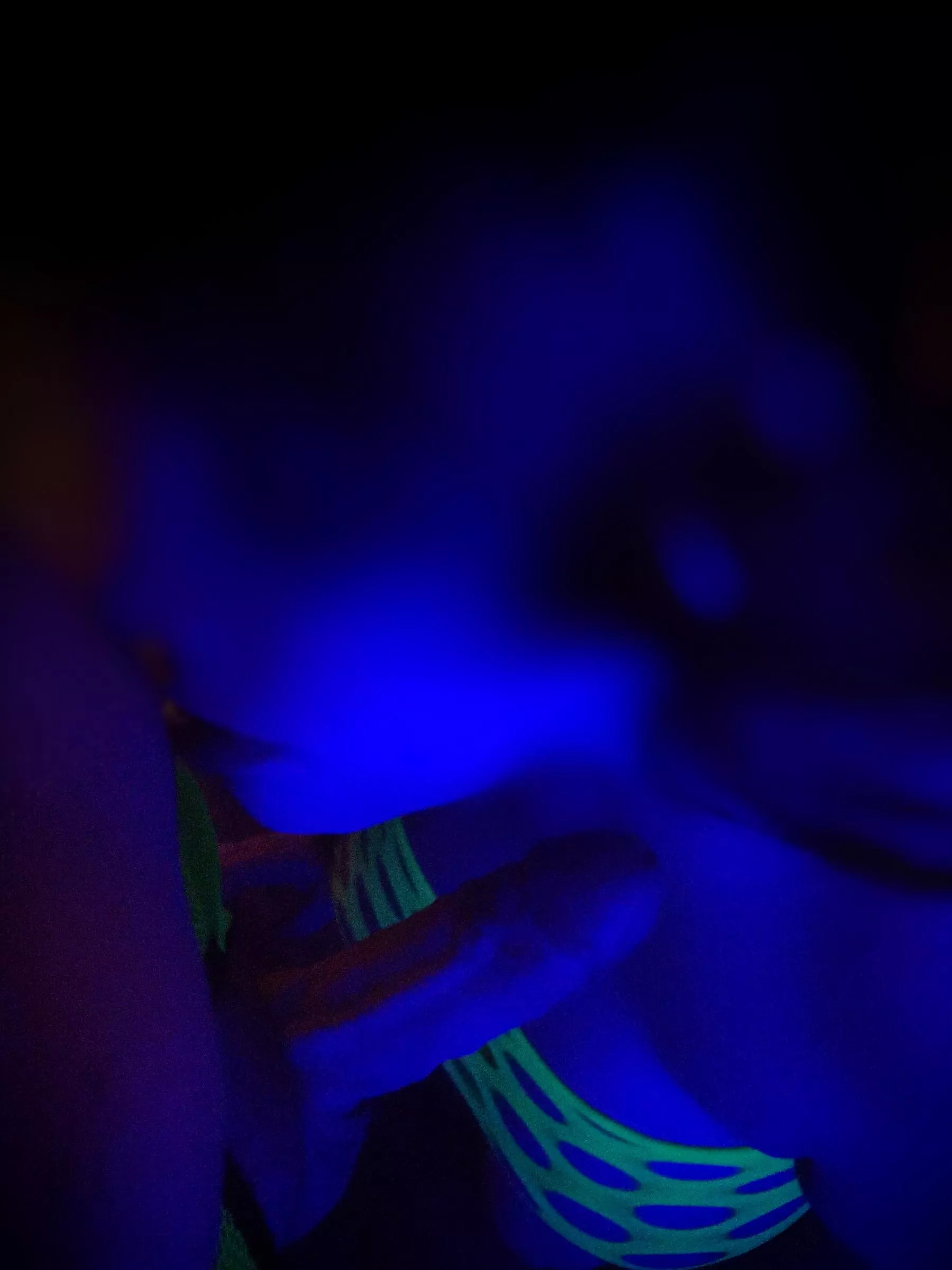 Making him beg under the blacklights 😘👅😘👅