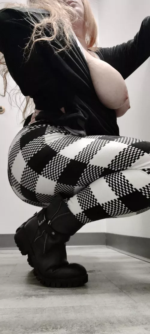 mmm had some fun at lunch today came back wet and horny!!