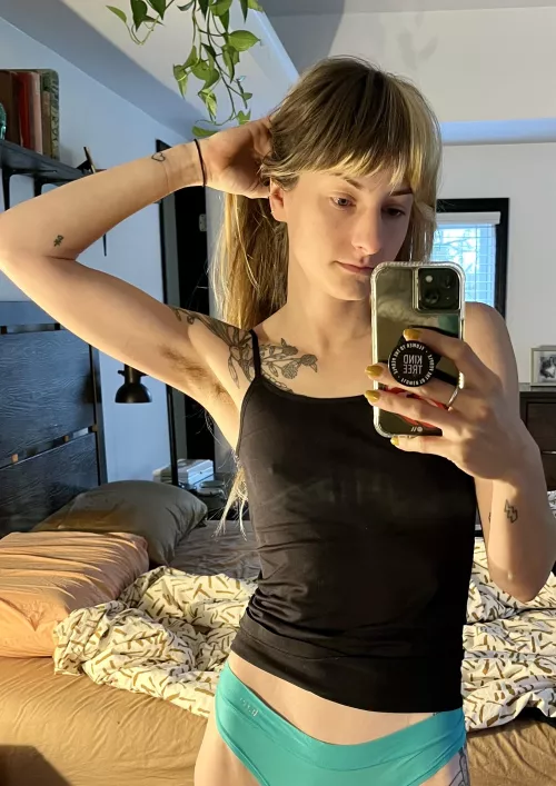 Morning armpit selfie lol