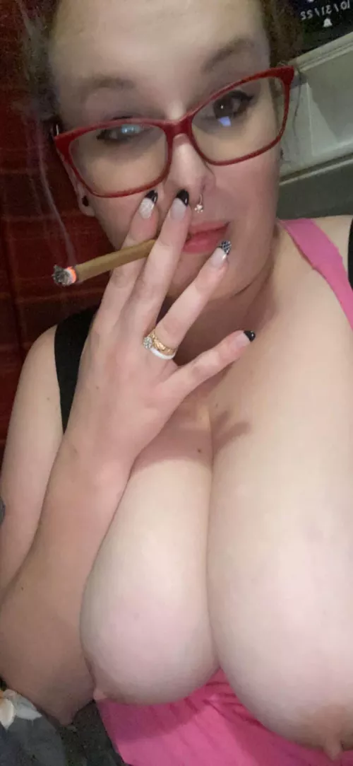 Morning blunt without hubs since he went into work early. 🥰🥰
