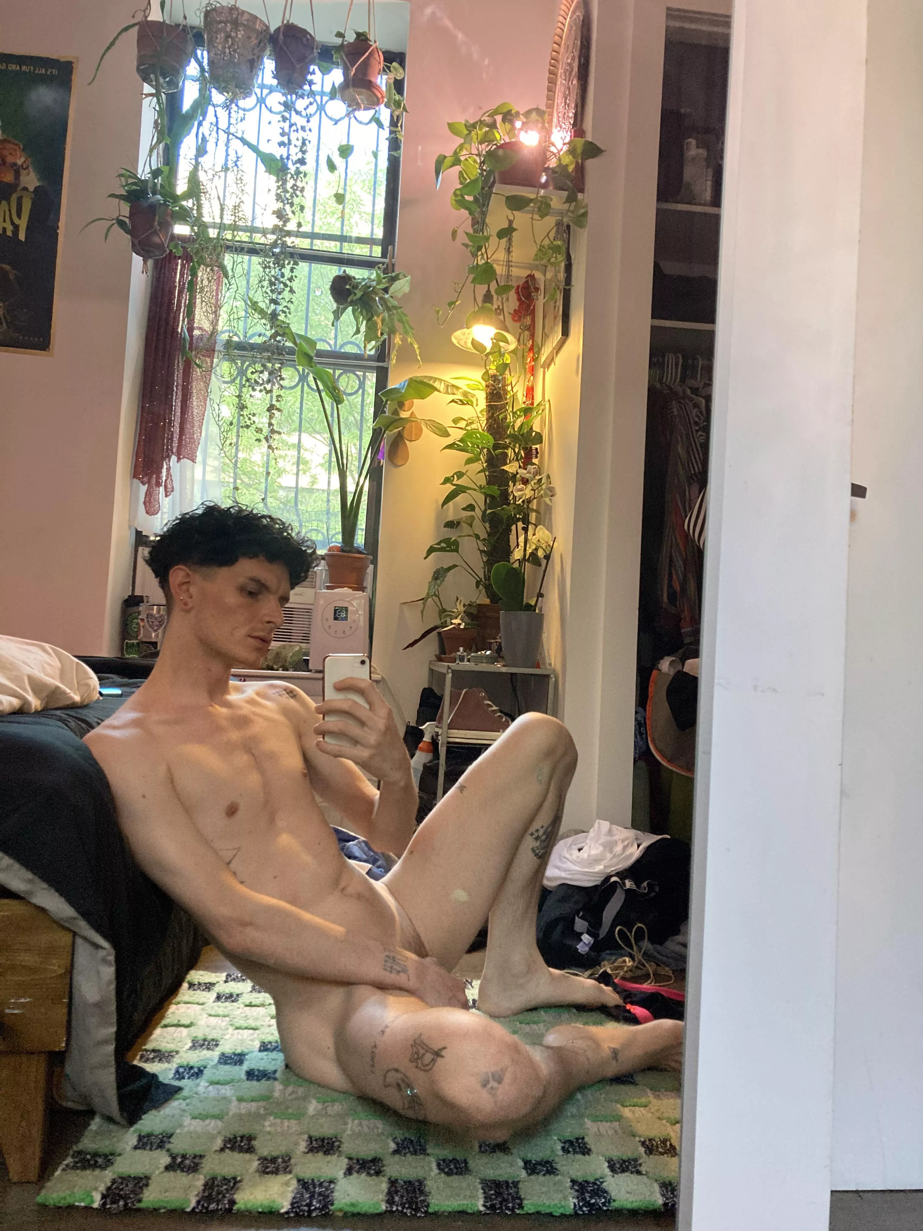 not sure if i’ll fit in here, but hey anyway ! 😇